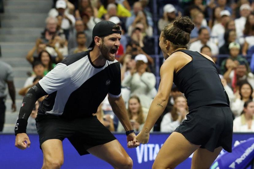 Italy's Andrea Vavassori (L) and Sara Errani celebrate after winning their mixed doubles final tennis match against Norway's Casper Ruud and Poland's Iga Swiatek at the US Open tennis tournament at the USTA Billie Jean King National Tennis Center in New York City, on August 20, 2025.  TIMOTHY A.CLARY / AFP