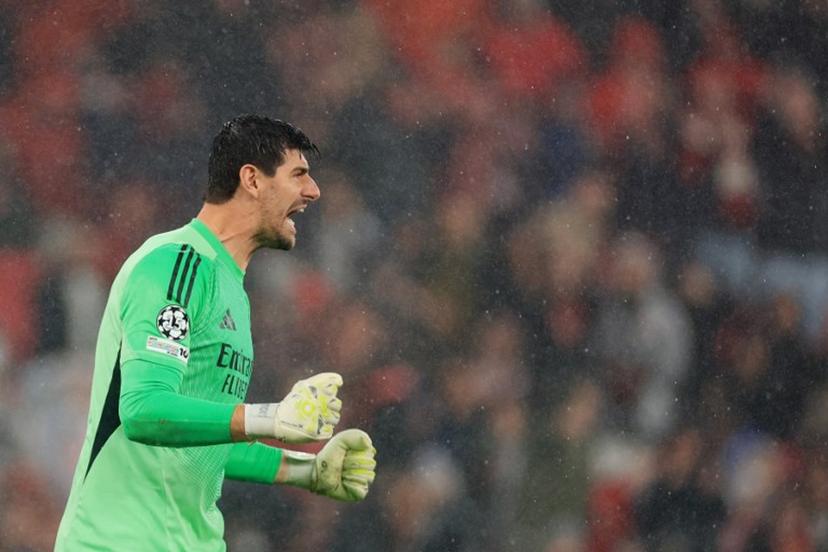 Real Madrid's Belgian goalkeeper #01 Thibaut Courtois gestures during the UEFA Champions League league phase day 8 football match between SL Benfica and Real Madrid CF at Estadio da Luz in Lisbon on January 28, 2026.  PATRICIA DE MELO MOREIRA / AFP