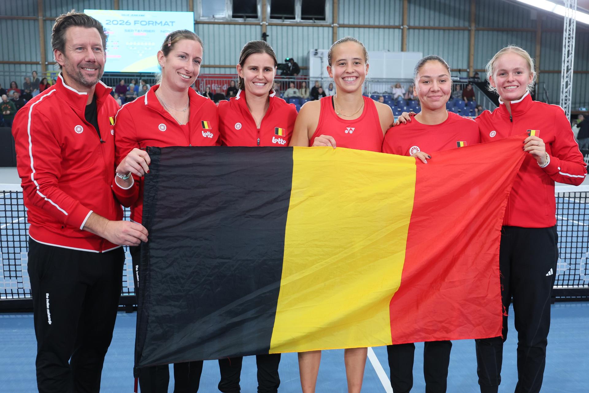 Belgium's players celebrate after a tennis match between Belgian Vandewinkel and German Seidel, the second match of the meeting between Belgium and Germany in the Billie Jean King Cup Play-offs, on Sunday 16 November 2025 in Ismaning, Germany. PHOTO BENOIT DOPPAGNE
