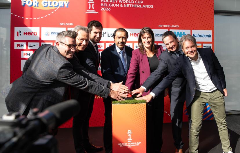 Director General of the FIH Mike Joyce, Vice Chairman of the Management Board of Belfius Olivier Onclin, Minister President of Wallonia Adrien Dolimont, President of the FIH Tayyab Ikram, Minister of Sports for Wallonia and Wallonia-Brussels Federation Jacqueline Galant, Belgian Hockey Federation Secretary-General Serge Pilet and CEO Royal Dutch Hockey federation Erik Gerritsen pictured during a press conference on the 2026 World Cup in Belgium and the Netherlands (15-30/08), in Brussels, on Tuesday 30 September 2025. BELGA PHOTO EMILE WINDAL