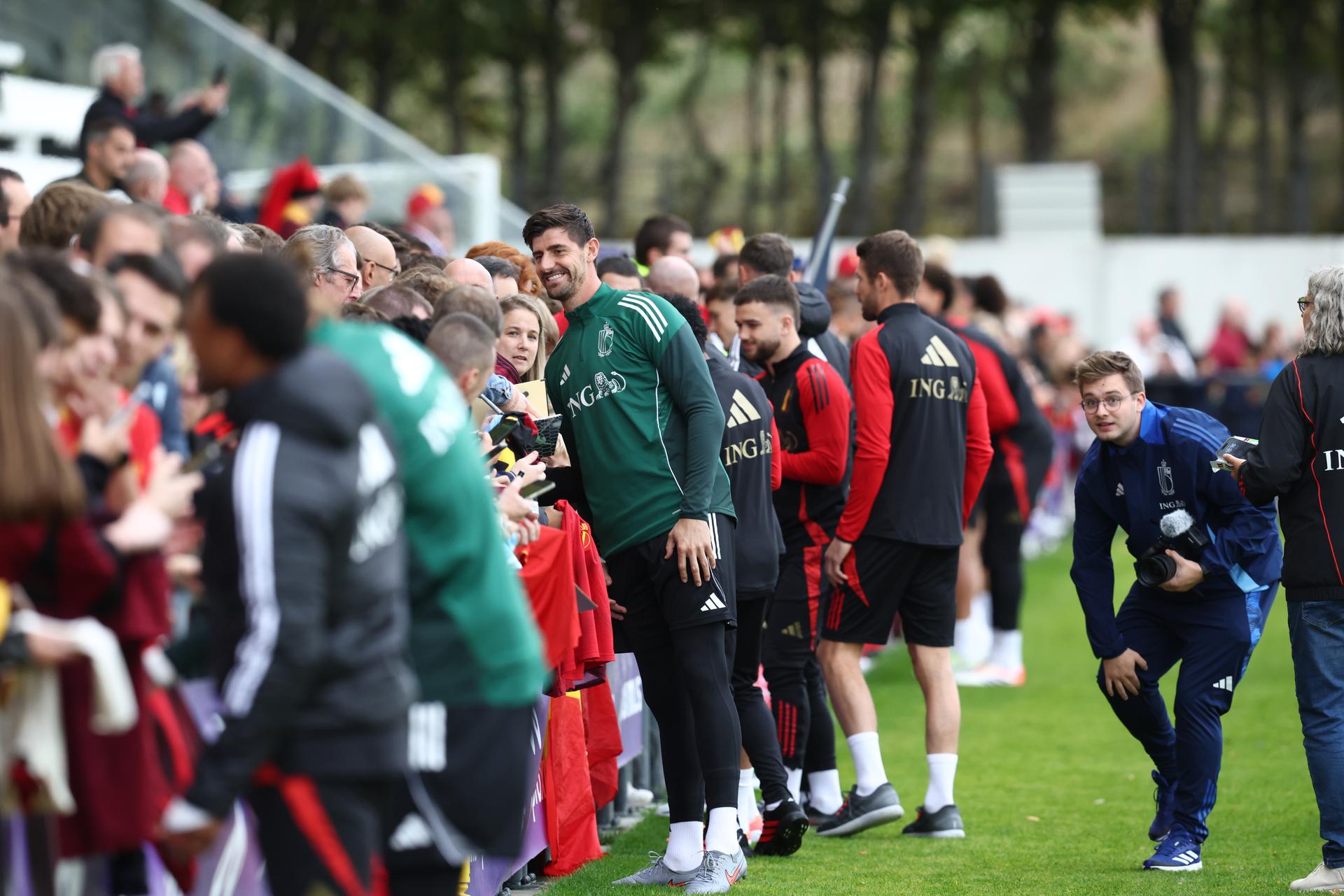 Belgium's goalkeeper Thibaut Courtois poses for selfie at an open training session of the Red Devils, the Belgian national soccer team, at the Proximus Basecamp in Tubize, Monday 06 October 2025. The team is preparing for the matches against North Macedonia (10/10) and Wales (13/10). BELGA PHOTO VIRGINIE LEFOUR