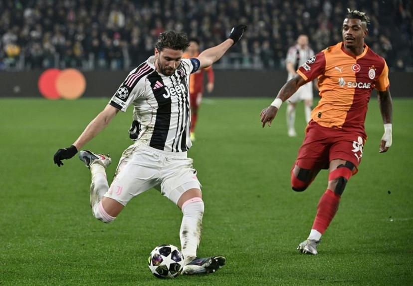 Juventus' Italian midfielder #5 Manuel Locatelli (L) kicks the ball next to Galatasaray's Gabonese midfielder #99 Mario Lemina (R) during the UEFA Champions League, knockout round play-off second leg, football match between Juventus FC and Galatasaray SK at the Allianz stadium in Turin, on February 25, 2026.  Isabella BONOTTO / AFP