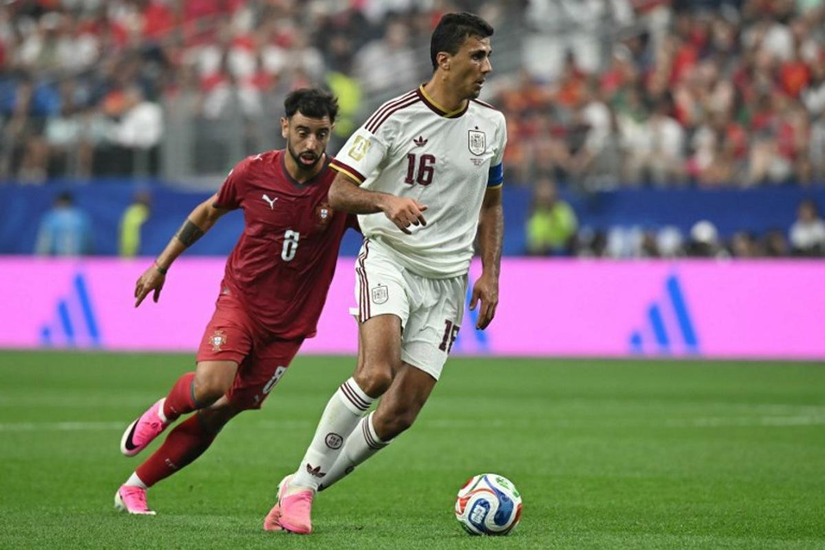 Portugal's midfielder #08 Bruno Fernandes and Spain's midfielder #16 Rodri fight for the ball during the 2026 World Cup round of 16 football match between Portugal and Spain at the Dallas Stadium in Arlington on July 6, 2026.  Paul ELLIS / AFP