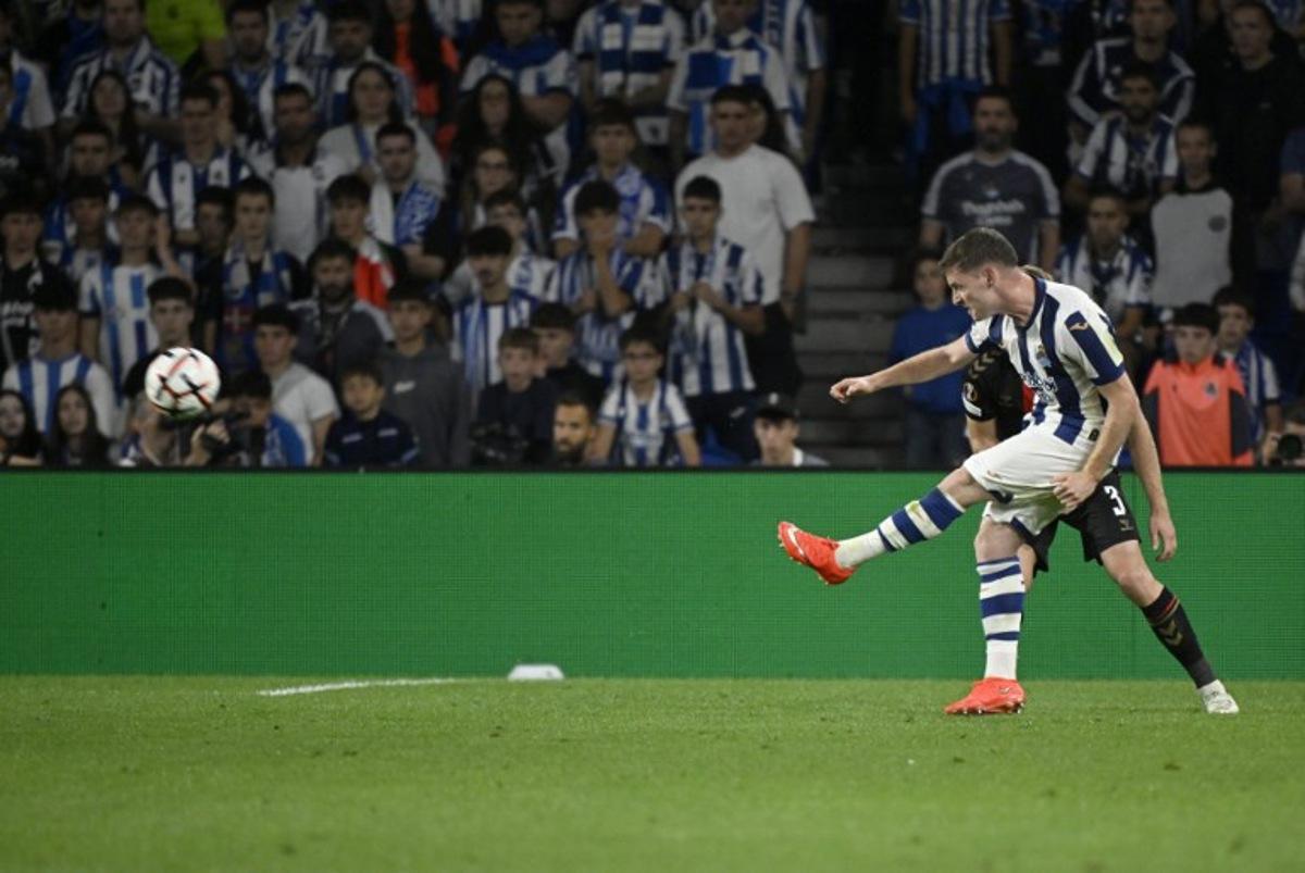 Real Sociedad's Spanish forward #17 Sergio Gomez scores his team's first goal during the UEFA Europa League 1st round day 1 football match between Real Sociedad and AFC Bournemouth at Anoeta Stadium in San Sebastian on September 17, 2026.  ANDER GILLENEA / AFP