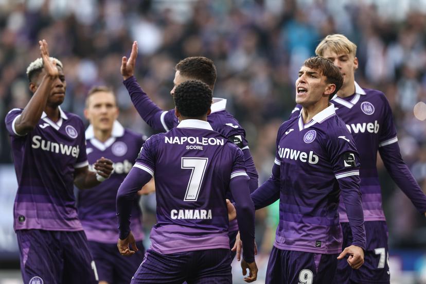 Anderlecht's Mihajlo Cvetkovic celebrates during a soccer match between RSC Anderlecht and Club Brugge, Sunday 09 November 2025 in Anderlecht, on day 14 of the 2025-2026 'Jupiler Pro League' first division of the Belgian championship. BELGA PHOTO BRUNO FAHY