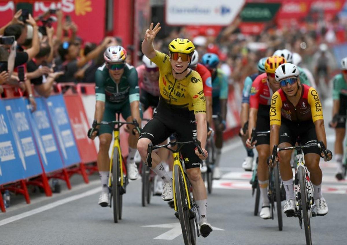 Team Visma-Lease a bike's British rider Matthew Brennan (C) followed by Team Cofidis' French rider Bryan Coquard (R) celebrates winning the 11th stage of the Vuelta a Espana 2026 cycling tour, a 151,3 km race between Carthagena and Lorca, on September 2, 2026.  JOSE JORDAN / AFP