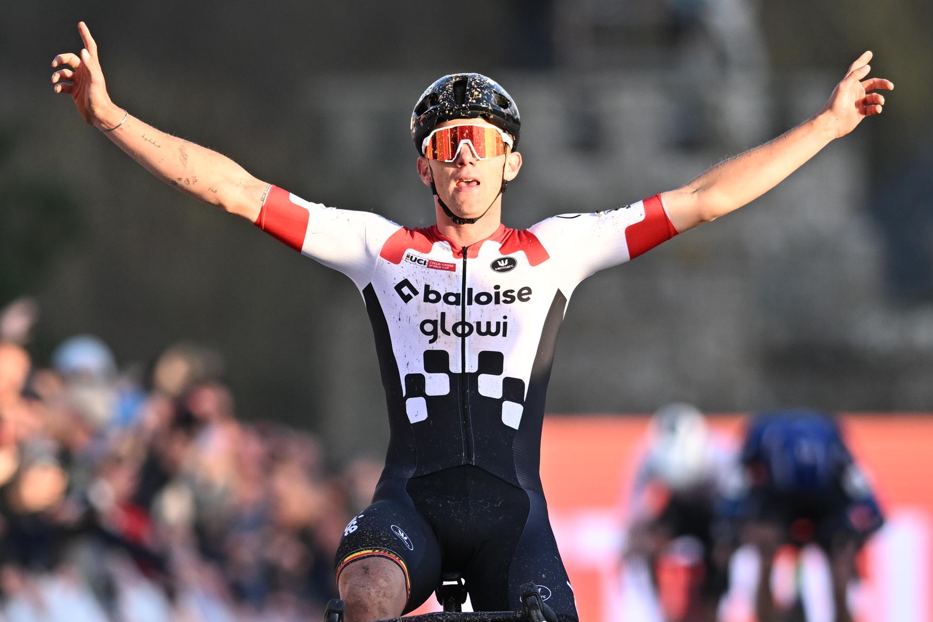 Belgian Thibau Nys celebrates as he crosses the finish line to win the men's race at the Cyclocross World Cup cyclocross event in Flamanville, France, Sunday 30 November 2025, the 2nd stage (out of 12) in the World Cup of the 2025-2026 season. BELGA PHOTO DAVID PINTENS