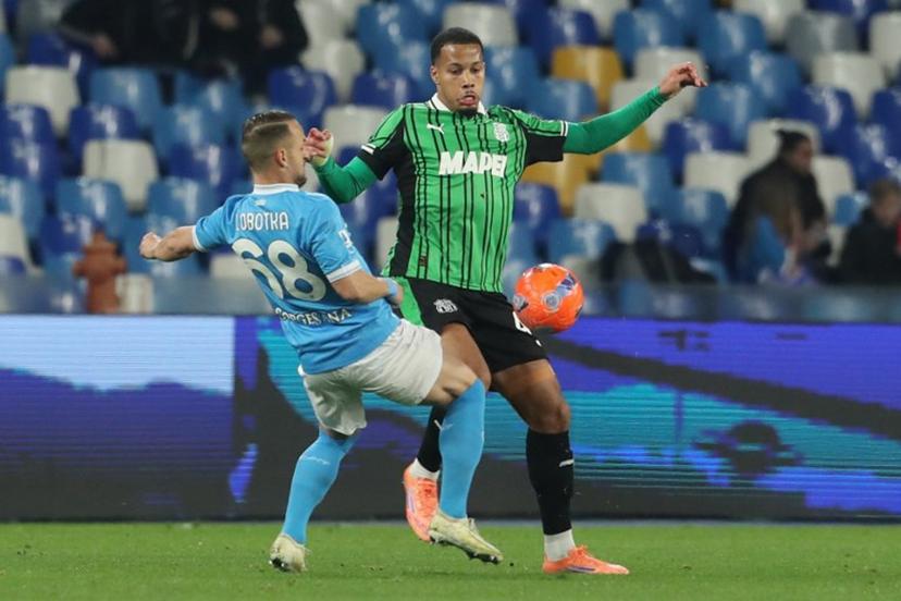 Napoli's Slovak midfielder #68 Stanislav Lobotka fights for the ball with Sassuolo's Belgian midfielder #40 Aster Vranckx during the Italian Serie A football match between Napoli and Sassuolo at the Diego Armando Maradona stadium in Naples on January 17, 2026.  Carlo Hermann / AFP