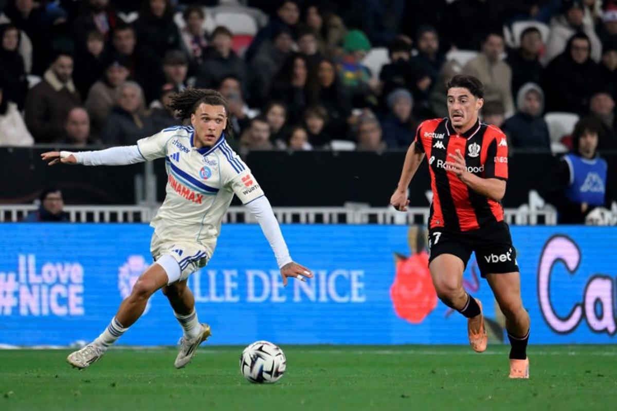 Strasbourg's Belgian midfielder #07 Diego Moreira (L) and Nice's Portuguese forward #47 Tiago Gouveia (R) fight for the ball during the French L1 football match between OGC Nice and RC Strasbourg Alsace at the Allianz Riviera Stadium in Nice, south-eastern France, on January 3, 2026.  Frederic DIDES / AFP