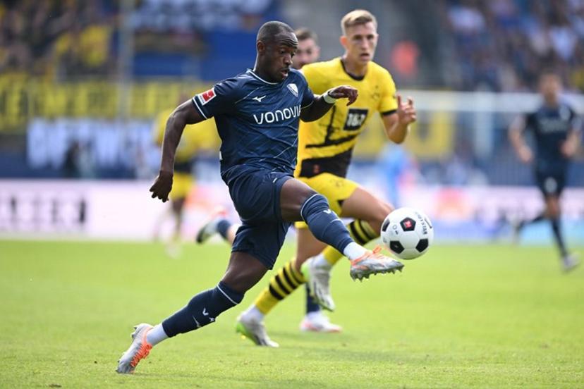Bochum's Ghanaian forward #22 Christopher Antwi-Adjei (L) and Dortmund's German defender #04 Nico Schlotterbeck vie for the ball during the German first division Bundesliga football match between VfL Bochum and BVB Borussia Dortmund in Bochum, western Germany on August 26, 2023.  INA FASSBENDER / AFP