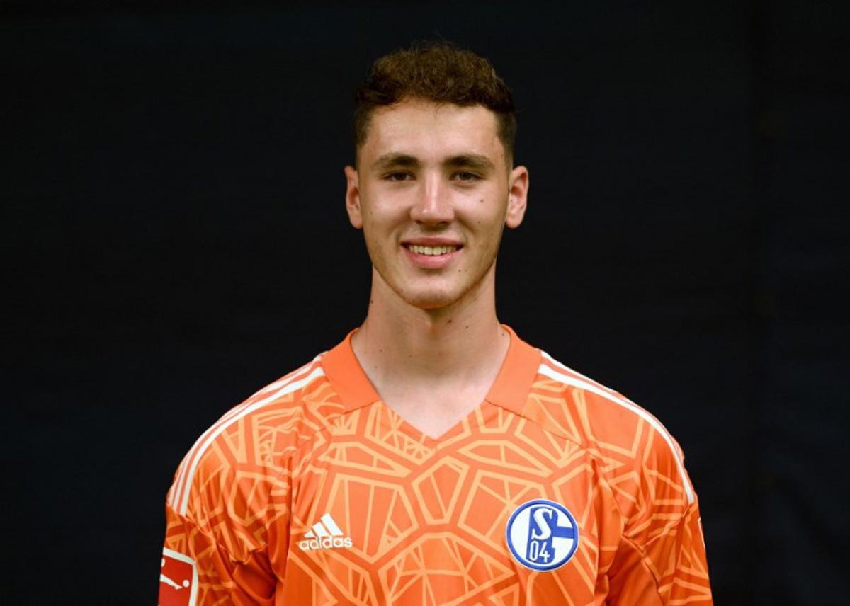 Schalke's goalkeeper Justin Heekeren poses for an official portrait during the official photo session of the Bundesliga club at the Veltins Arena in Gelsenkirchen, western Germany on June 30, 2022.   Ina FASSBENDER / AFP