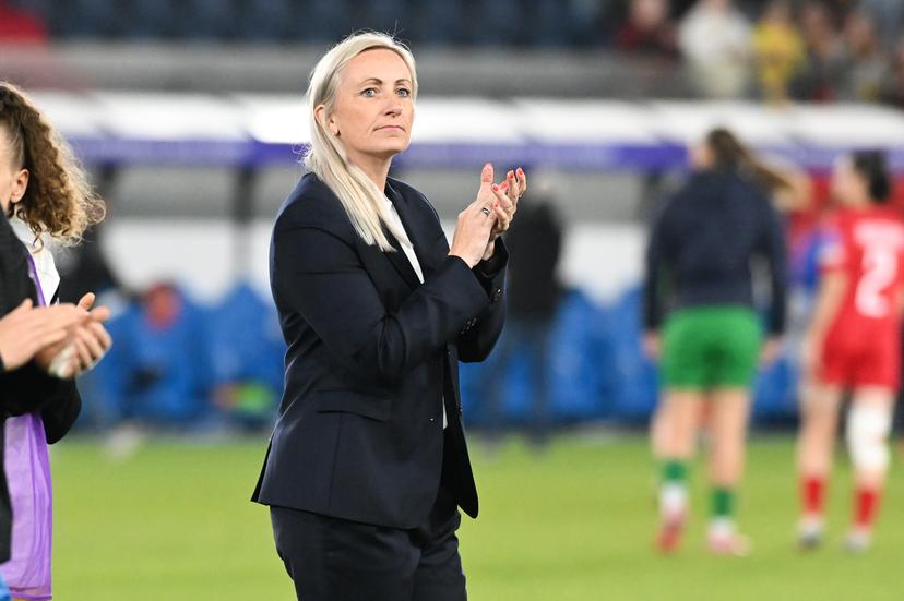Belgium's head coach Elisabet Gunnarsdottir greets the public after a soccer game between Belgium's national women's team the Red Flames and Luxembourg, on Friday 05 June 2026 in Leuven, in the fifth of six games of the qualifiers for the 2027 FIFA Women's World Cup. BELGA PHOTO JILL DELSAUX