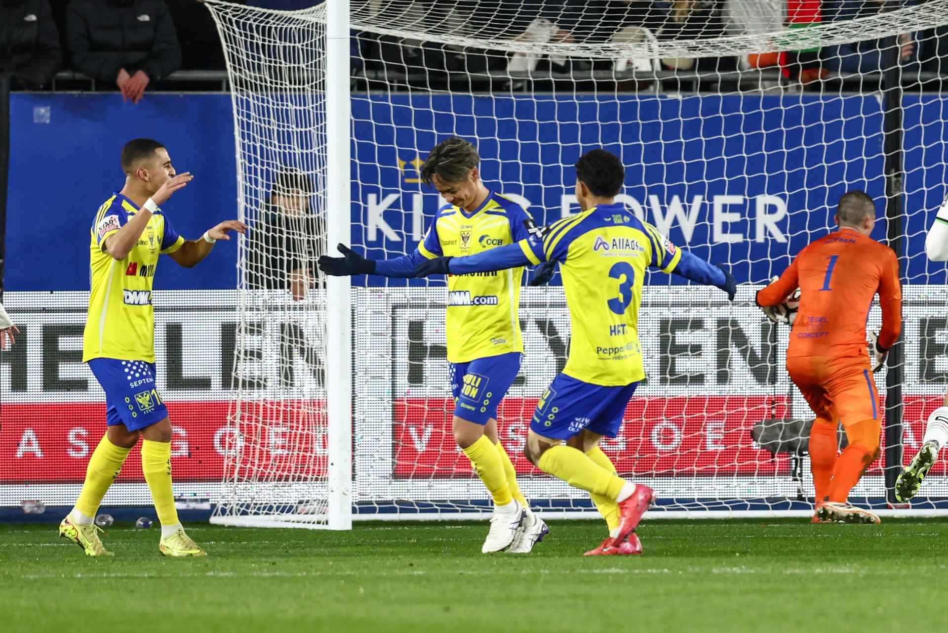 STVV's Ryotaro Ito celebrates after scoring during a soccer match between Oud-Heverlee Leuven and STVV, Sunday 23 November 2025 in Leuven, on day 15 of the 2025-2026 'Jupiler Pro League' first division of the Belgian championship. BELGA PHOTO BRUNO FAHY