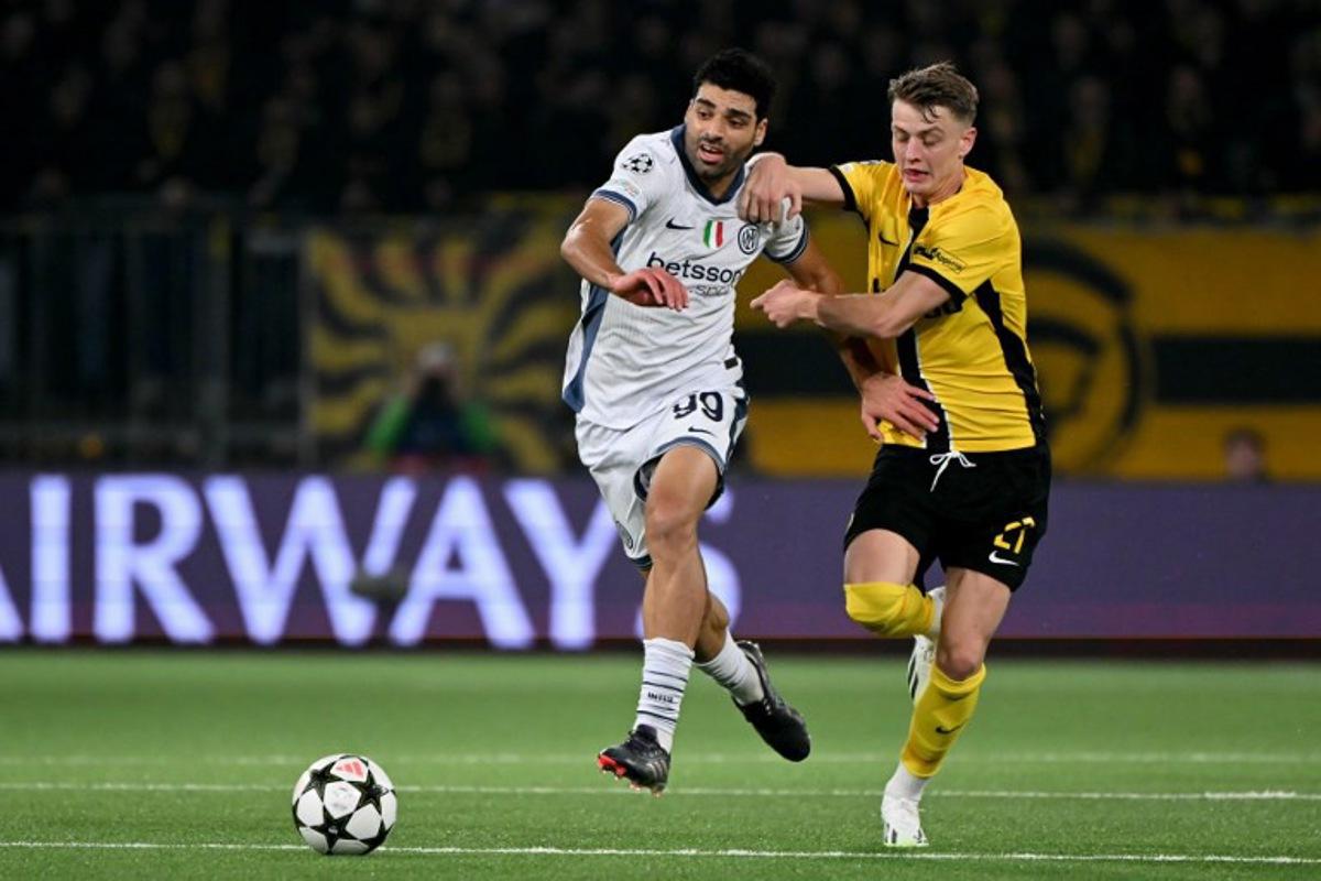 Inter Milan's Iranian forward #99 Mehdi Taremi (L) vies with Young Boys' Swiss defender #27 Lewin Blum (R) during the UEFA Champions League, league phase day 3, football match between Young Boys and Inter Milan at the Wankdorf Stadium in Bern on October 23, 2024.  Fabrice COFFRINI / AFP