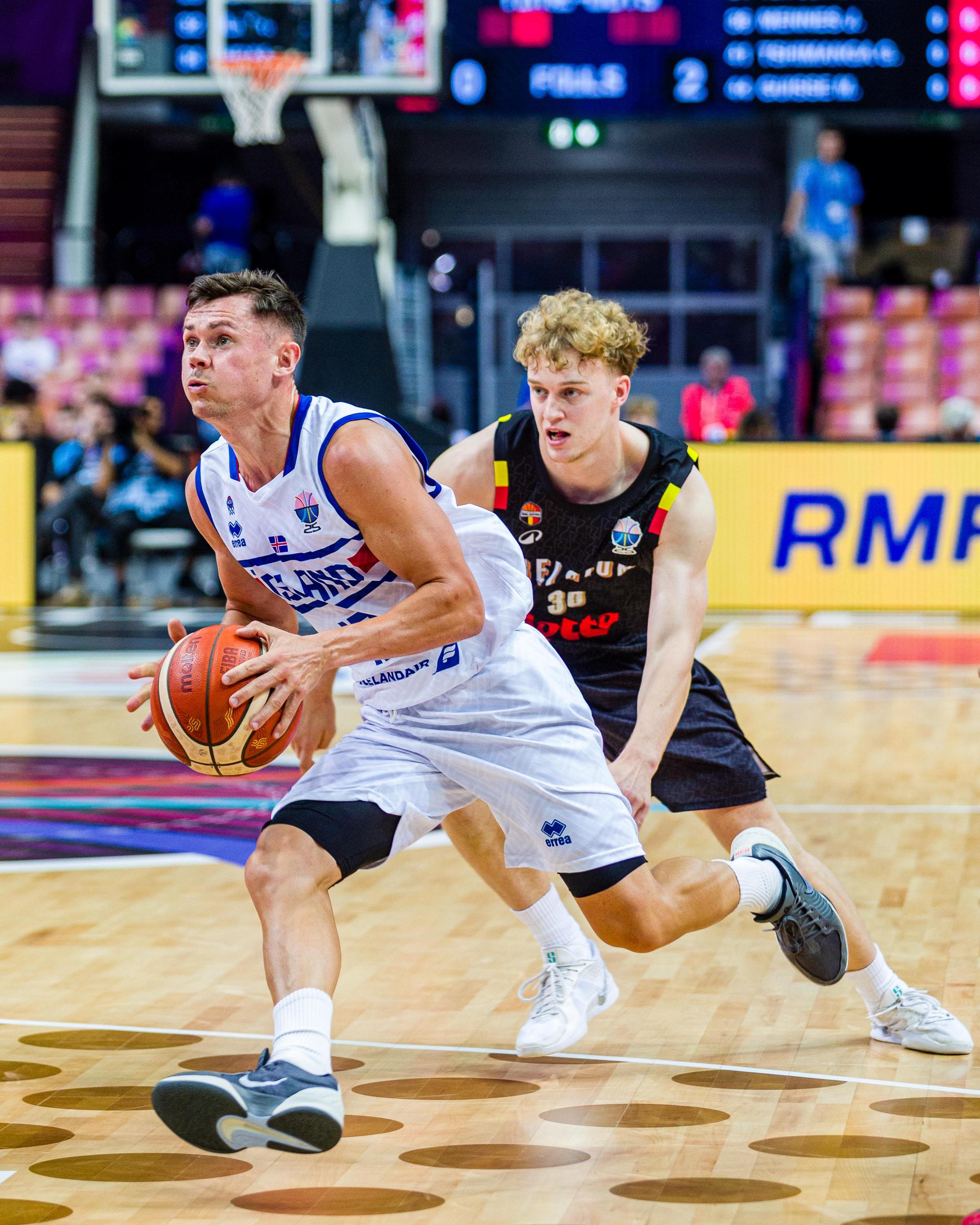 Icelandic Elvar Mar Fridriksson and Belgium's Joppe Mennes pictured in action during a basketball match between Belgium's national team Belgian Lions and Iceland, Saturday 30 August 2025 in Katowice, Poland, the second game of the group stage of the Eurobasket 2025 European championships. BELGA PHOTO PAWEL PIETRANIK *** BELGIUM ONLY ***