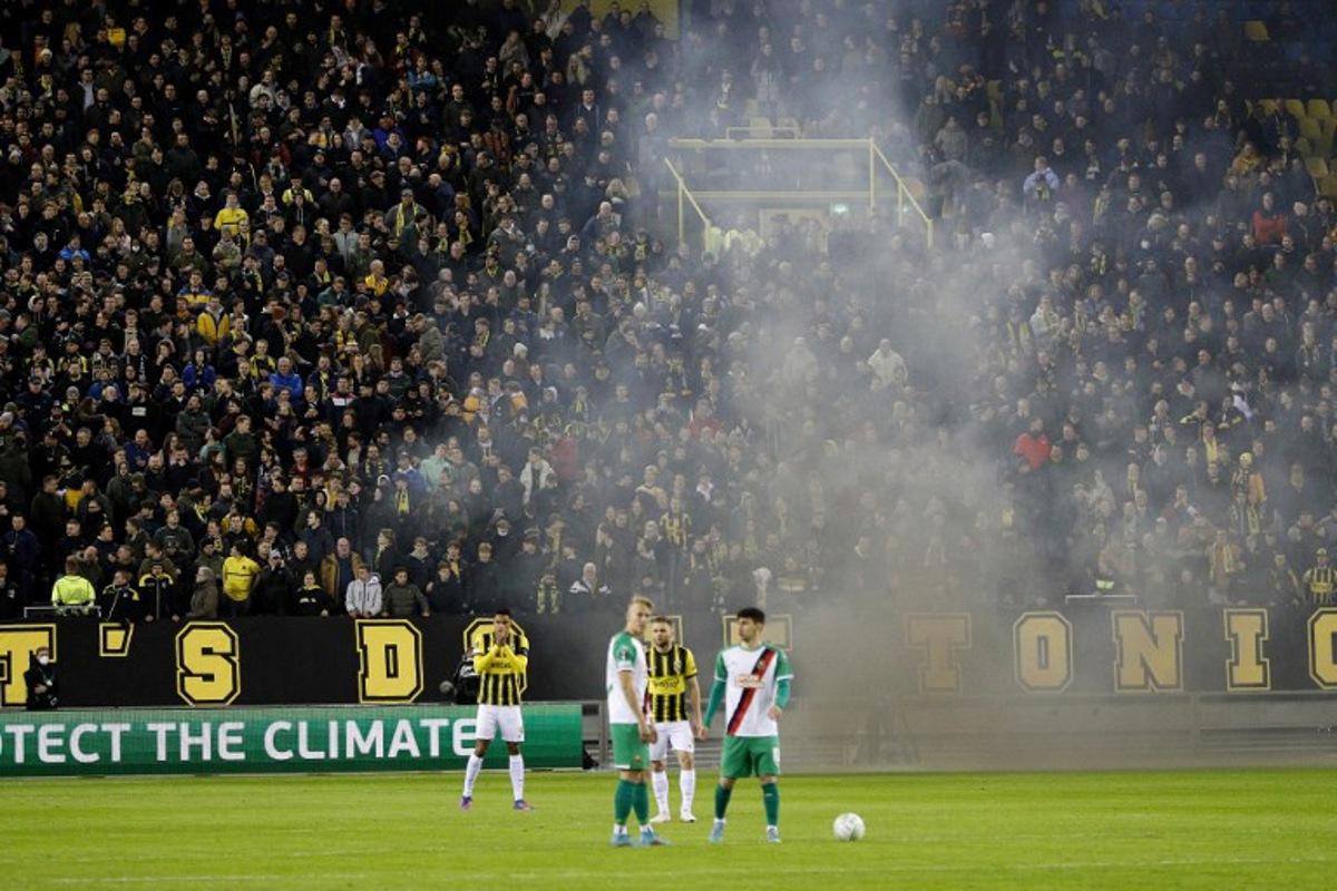 Supporters cheer players prior to the Conference League Play-off match between Vitesse and Rapid Vienna in the Gelredome in Arnhem, Netherlands, on February 24, 2022.  Jeroen Putmans / ANP / AFP