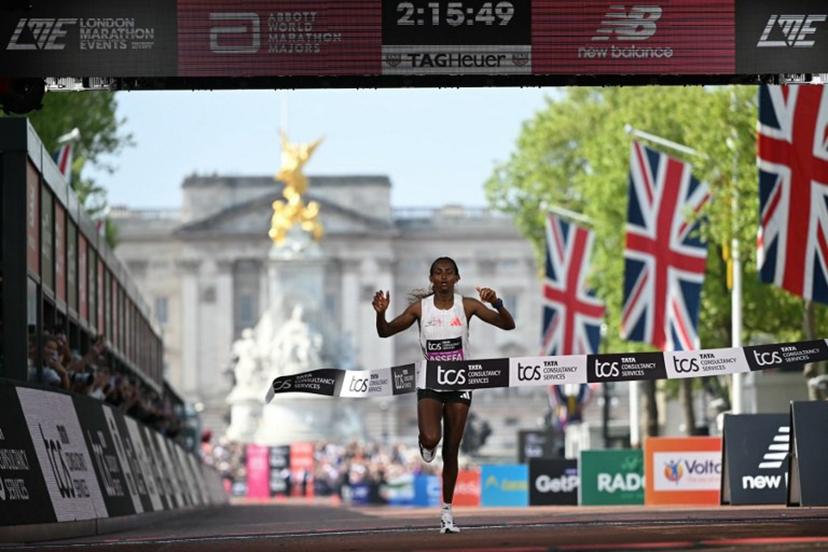 Ethiopia's Tigst Assefa crosses the line to win the women's race at the 2025 London Marathon in central London on April 27, 2025.  JUSTIN TALLIS / AFP