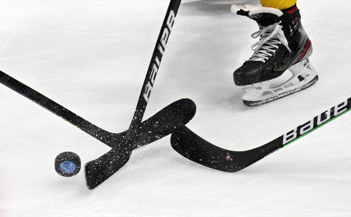 Players vie for the puck during the men's bronze medal match of the Beijing 2022 Winter Olympic Games ice hockey competition between Sweden and Slovakia, at the National Indoor Stadium in Beijing on February 19, 2022.  GABRIEL BOUYS / AFP