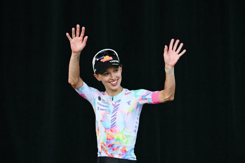 Canyon//SRAM zondacrypto's Polish rider Katarzyna Niewiadoma celebrates on the podium with the most combative rider's award after the 9th and final stage of the fifth edition of the Women's Tour de France cycling race, 99.2 km from Nice to Nice, southeastern France on August 9, 2026.  NICOLAS TUCAT / AFP