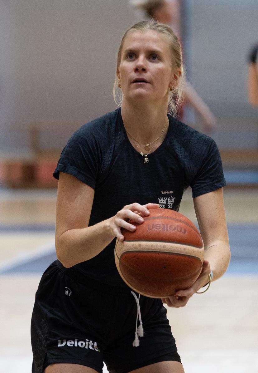 Belgium's Julie Vanloo pictured afer a training session of Belgian national basketball team Belgian Cats, in Berlin, Germany on Wednesday 9 September 2026. The FIBA Women's Basketball World Cup take place in Germany from 4 to 23 September 2026. Belgium will play Germany in the quarterfinals tomorrow. BELGA PHOTO VIRGINIE LEFOUR