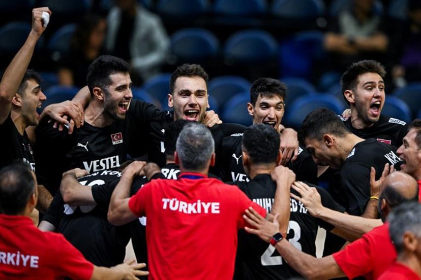 Team Turkey celebrate after a point against Canada during the 2025 Men's Volleyball World Championship at Araneta Coliseum in Quezon City, metro Manila on September 17, 2025.  SHERWIN VARDELEON / AFP