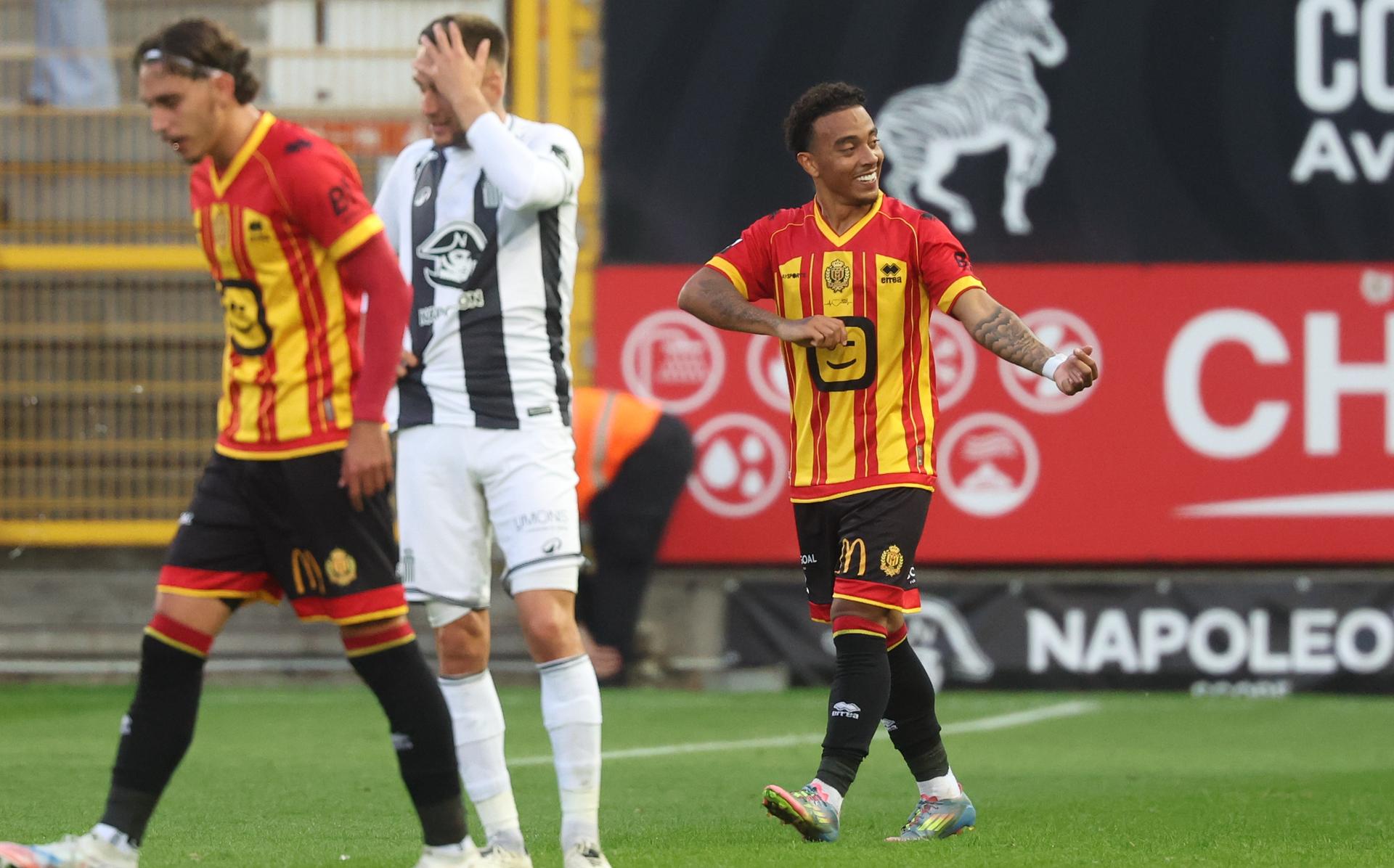 Mechelen's Myron Van Brederode celebrates after scoring during a soccer match between Sporting Charleroi and KV Mechelen, Sunday 28 September 2025 in Charleroi, on day 9 of the 2025-2026 'Jupiler Pro League' first division of the Belgian championship. BELGA PHOTO VIRGINIE LEFOUR