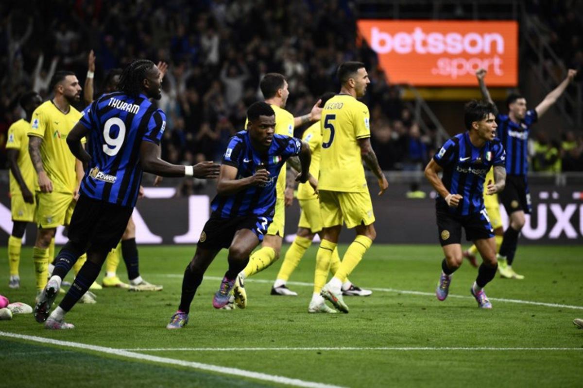Inter Milan's Dutch defender #02 Denzel Dumfries celebrates scoring his team's second goal during the Italian Serie A football match between Inter Milan and Lazio at San Siro stadium in Milan, on May 18, 2025.  Nicolo Campo / AFP