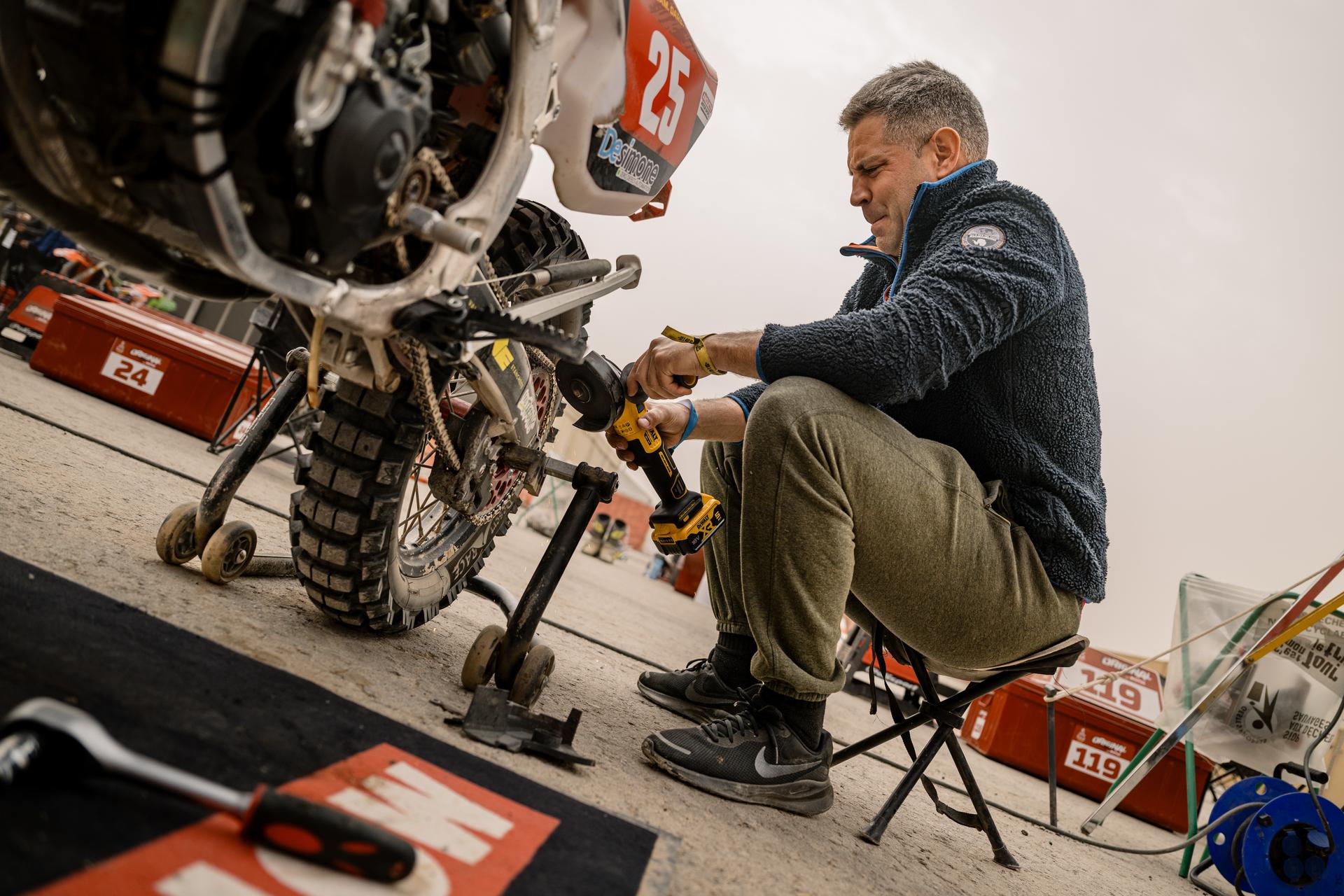 ATTENTION EDITORS - HAND OUT PICTURES - EDITORIAL USE ONLY - MANDATORY CREDIT: 'SIMON BAUCHAU' Hand out picture released by Eric Dupain shows Jerome Martiny working on his motor during a rest day of the 2026 Dakar rally race in Ha'Il, Saudi Arabia on Saturday 10 January 2026. *** Belga and Belga Editorial Board decline all responsibility regarding the content of this picture. *** PHOTO HAND OUT - SIMON BAUCHAU