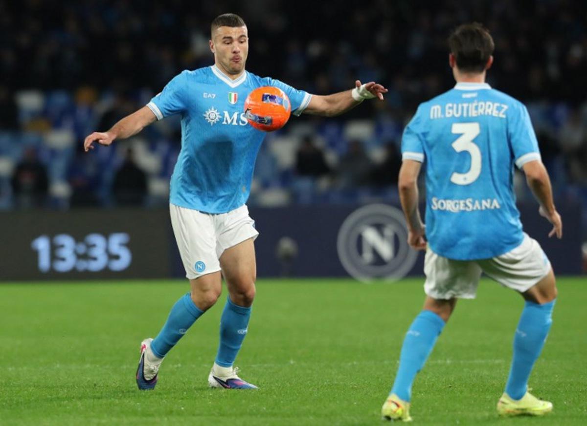 Napoli's Italian defender #04 Alessandro Buongiorno controls the ball during the Italian Serie A football match between Napoli and Hellas Verona at the Diego Armando Maradona stadium in Naples on January 7, 2026. Carlo Hermann / AFP