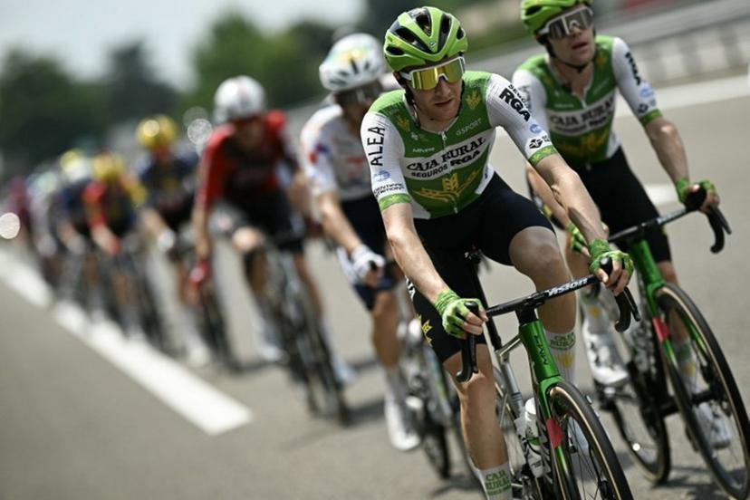 Caja Rural - Seguros RGA team's Spanish rider Abel Balderstone cycles with the pack of riders (peloton) during the 7th stage of the 113th edition of the Tour de France cycling race, 175,1 km between Hagetmau and Bordeaux in southwestern France, on July 10, 2026. Loic VENANCE / AFP
