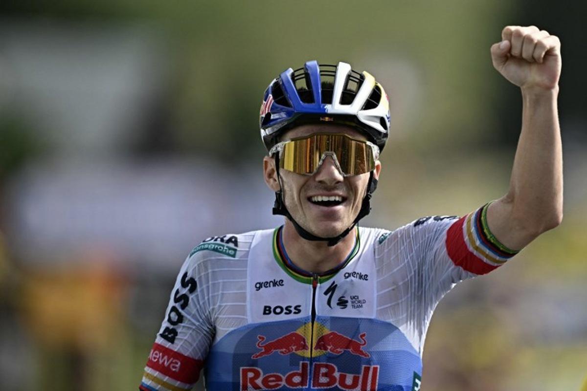 Red Bull - BORA - hansgrohe team's Belgian rider Remco Evenepoel cycles to the finish line to win the 15th stage of the 113th edition of the Tour de France cycling race, 183,9 km between Champagnole and Plateau de Solaison in the Jura mountains, on July 19, 2026. Loic VENANCE / AFP