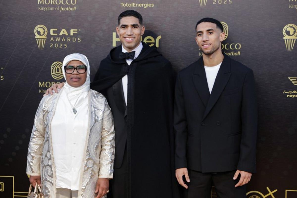 Paris Saint-Germain's Moroccan defender Achraf Hakimi (C) poses for a picture with members of his family as he arrives for the 2025 Confederation of African Football (CAF) Awards in Sale, Morocco on November 19, 2025. Abdel Majid BZIOUAT / AFP