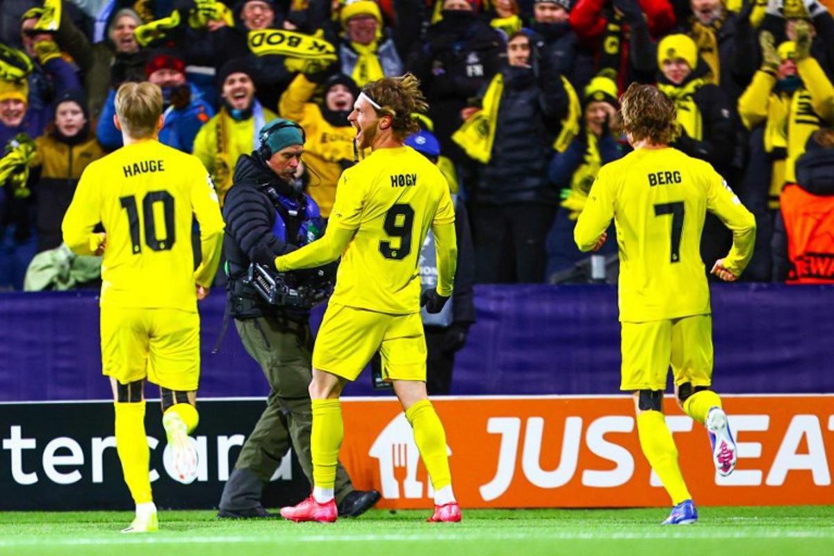 Bodoe/Glimt's Danish forward #09 Kasper Waarst Hogh celebrates scoring his team's first goal with his team mates during the UEFA Champions League, league Phase - day 7 football match between Bodoe/Glimt and Manchester City in Bodoe, Norway on January 20, 2026. Mats Torbergsen / NTB / AFP