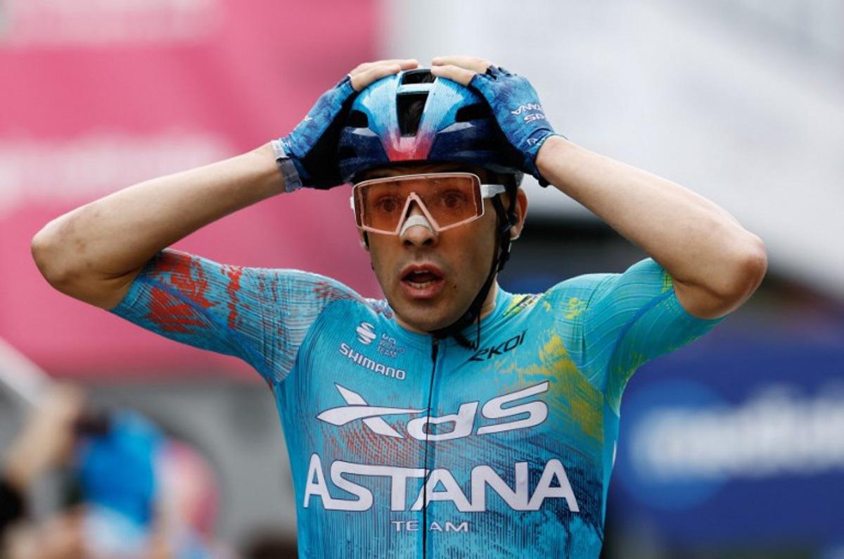 XDS Astana Team Uruguayan rider Guillermo Silva celebrates as he crossing the finish line in the 2nd stage of the Giro d'Italia 2026 - Tour of Italy cycling race between Burgas and Veliko Tarnovo, Bulgaria, on May 9, 2026. Luca Bettini / AFP