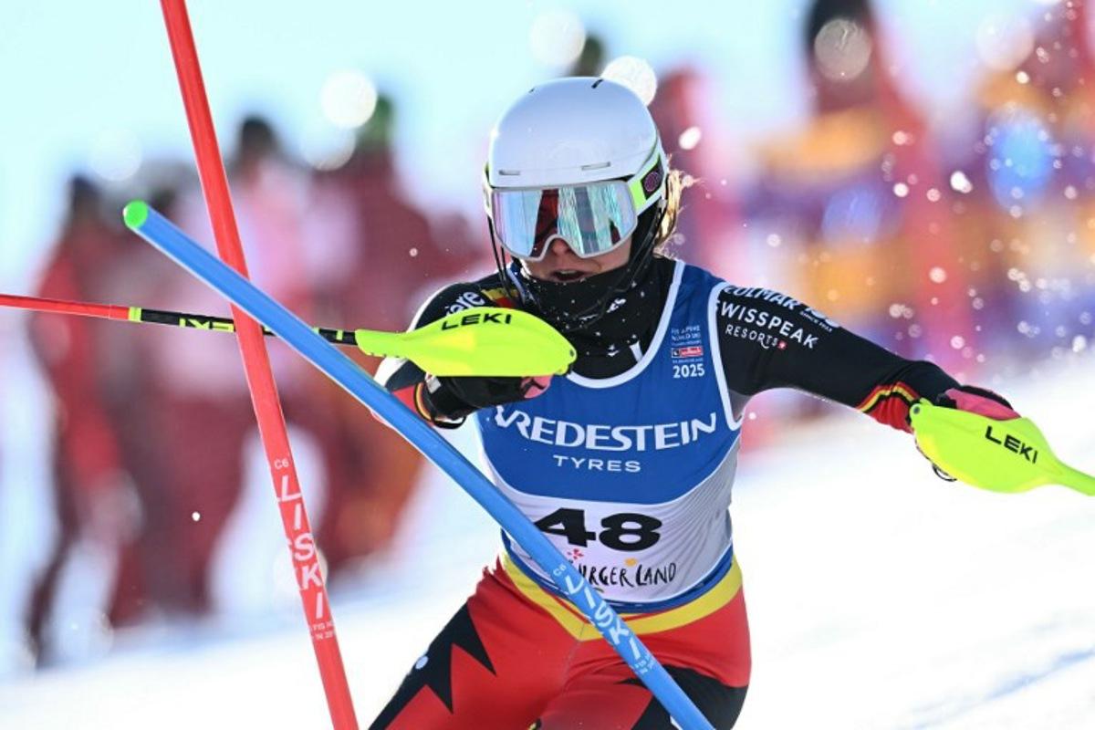 Belgium's Kim Vanreusel competes in the first run of the Women's Slalom event of the Saalbach 2025 FIS Alpine World Ski Championships in Hinterglemm on February 15, 2025. Fabrice COFFRINI / AFP