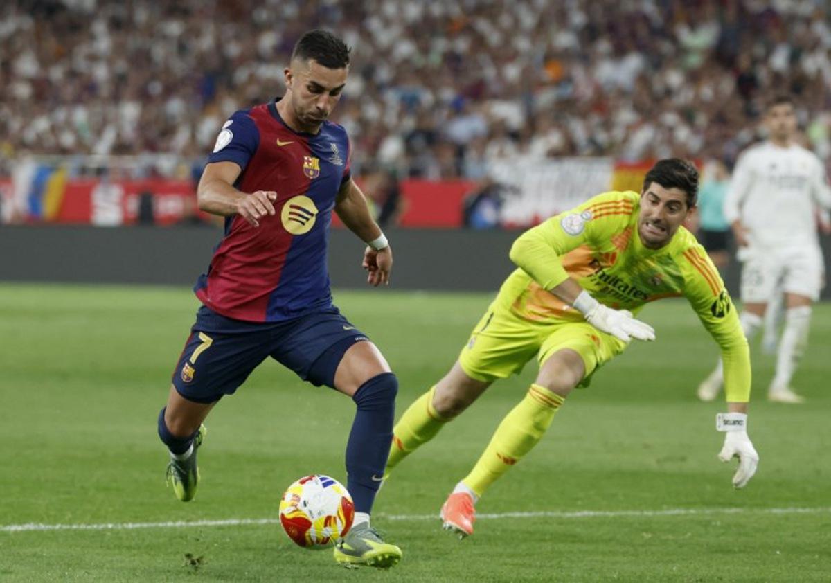 Barcelona's Spanish forward #07 Ferran Torres scores his team's second goal during their Spanish Cup, Copa del Rey (King's Cup) final football match between FC Barcelona and Real Madrid CF at La Cartuja stadium in Seville on April 26, 2025. Pierre-Philippe MARCOU / AFP