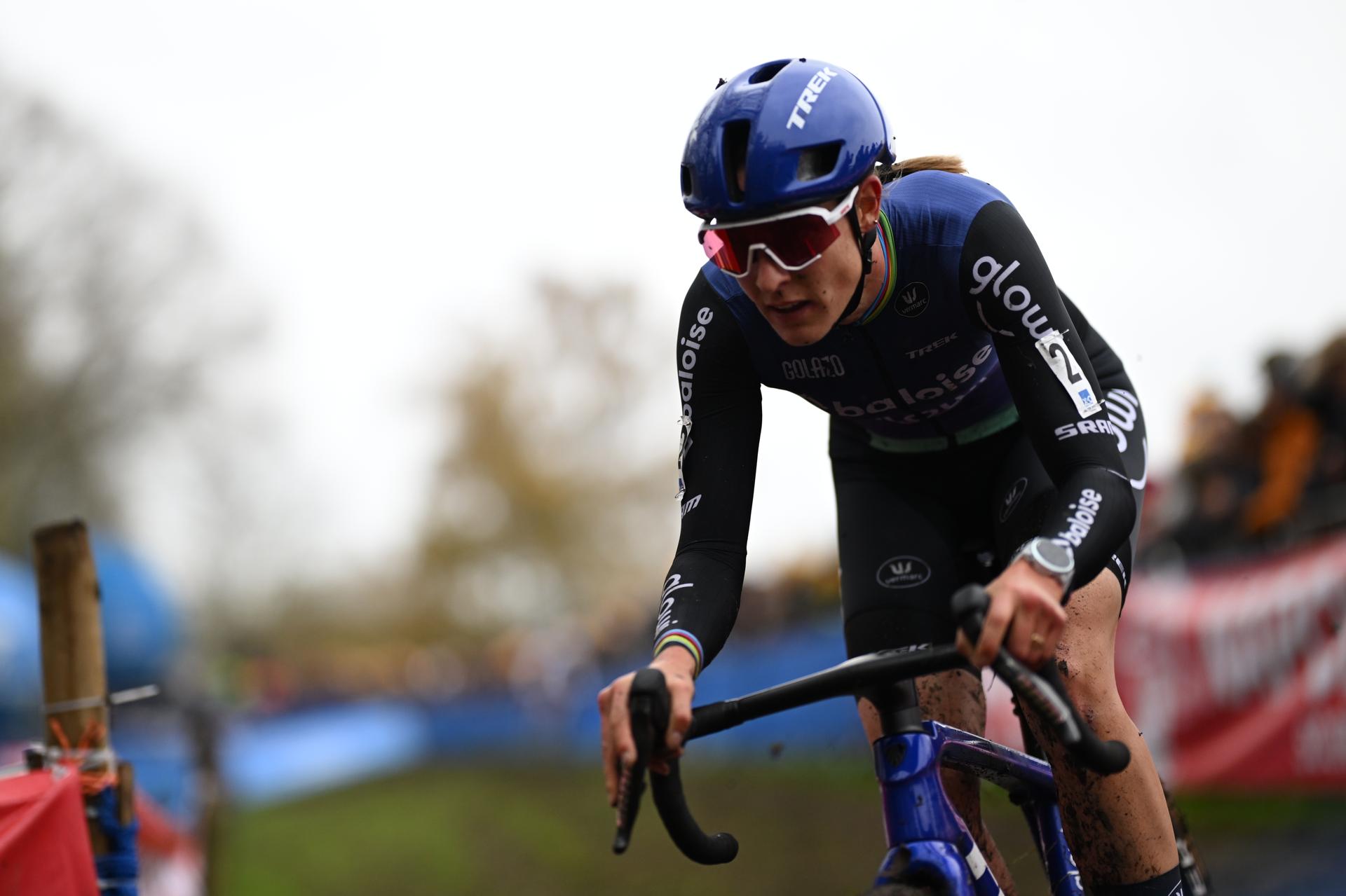 Dutch Lucinda Brand pictured in action during the women elite race of the 'Flandriencross' cyclocross cycling event, stage 3/8 in the 'X20 Badkamers Trofee' competition, Sunday 16 November 2025 in Hamme. BELGA PHOTO DAVID PINTENS