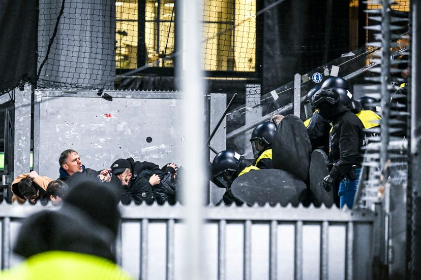 Picture shows an altercation between Dutch police and KRC Genk supporters ahead of a soccer game between Dutch soccer club FC Utrecht and Belgian KRC Genk, on Thursday 22 January 2026 in Utrecht, Netherlands, the seventh game (out of 8) in the league phase of the UEFA Europa League competition. BELGA PHOTO TOM GOYVAERTS