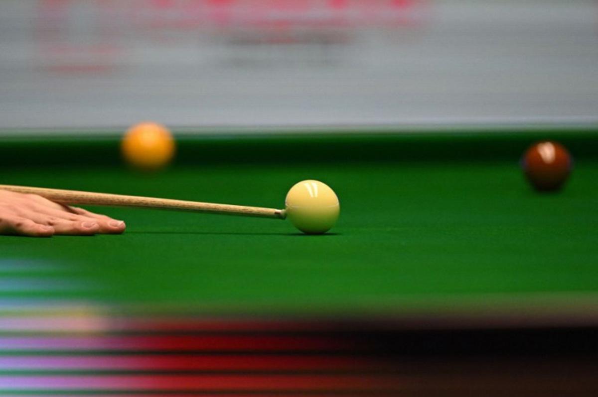 England's Judd Trump plays a shot during the Masters snooker tournament final against Wales' Mark Williams at Alexandra Palace in London on January 15, 2023. JUSTIN TALLIS / AFP