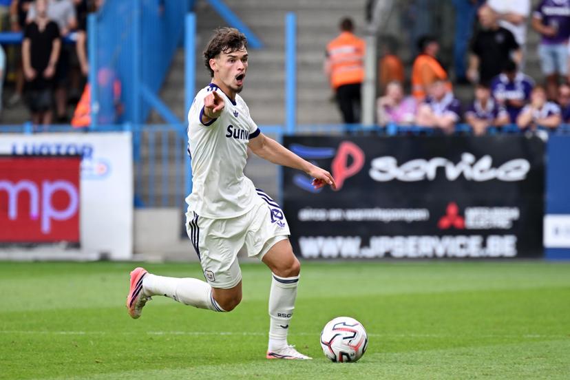 Anderlecht's Lukas Ambros pictured in action during a soccer match between SK Beveren and Royal Sporting Club Anderlecht, Sunday 16 August 2026 in Beveren, on day 2 of the 2026-2027 'Jupiler Pro League' first division of the Belgian championship. BELGA PHOTO MAARTEN STRAETEMANS
