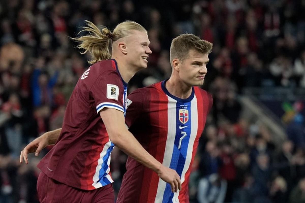 Norway's forward #09 Erling Braut Haaland (L) celebrates scoring his second goal the 4-0 with his teammate Norway's forward #07 Alexander Sorloth during the 2026 World Cup qualifiers Europe zone group I football match between Norway and Israel on October 11, 2025 in Oslo, Norway. Fredrik Varfjell / NTB / AFP