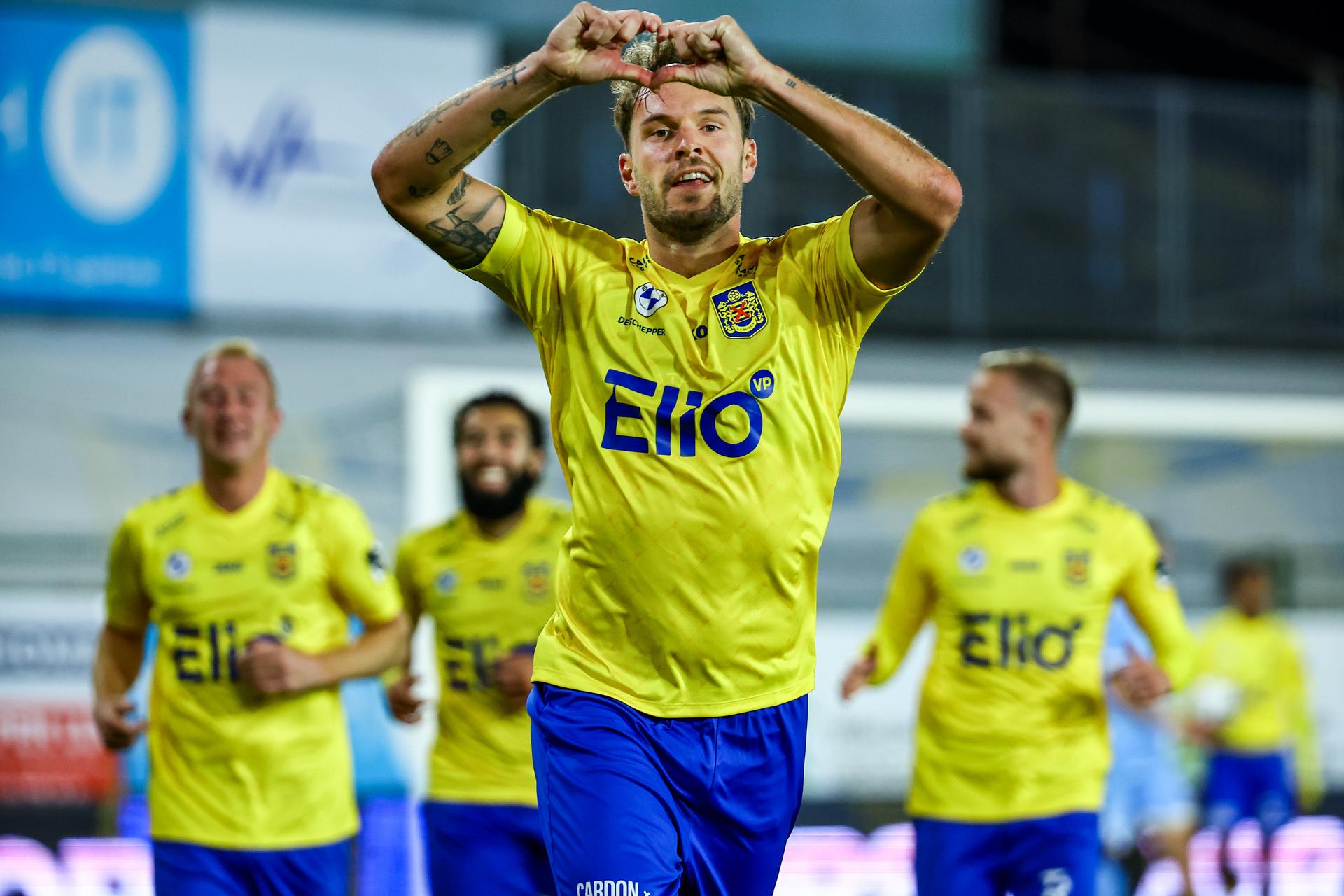 Beveren's Lennert Mertens celebrates after scoring during a soccer game between SK Beveren and RFC Seraing, Saturday 27 September 2025 in Beveren, on day 8 of the 2025-2026 'Challenger Pro League' 1B second division of the Belgian championship. BELGA PHOTO DAVID PINTENS