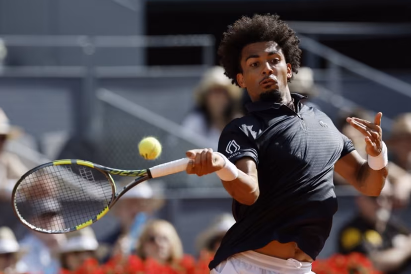 France's Arthur Fils returns the ball to Italy's Jannik Sinner during their 2026 ATP Tour Madrid Open tennis tournament semi-final singles match at the Caja Magica in Madrid, on May 1, 2026. Oscar DEL POZO / AFP