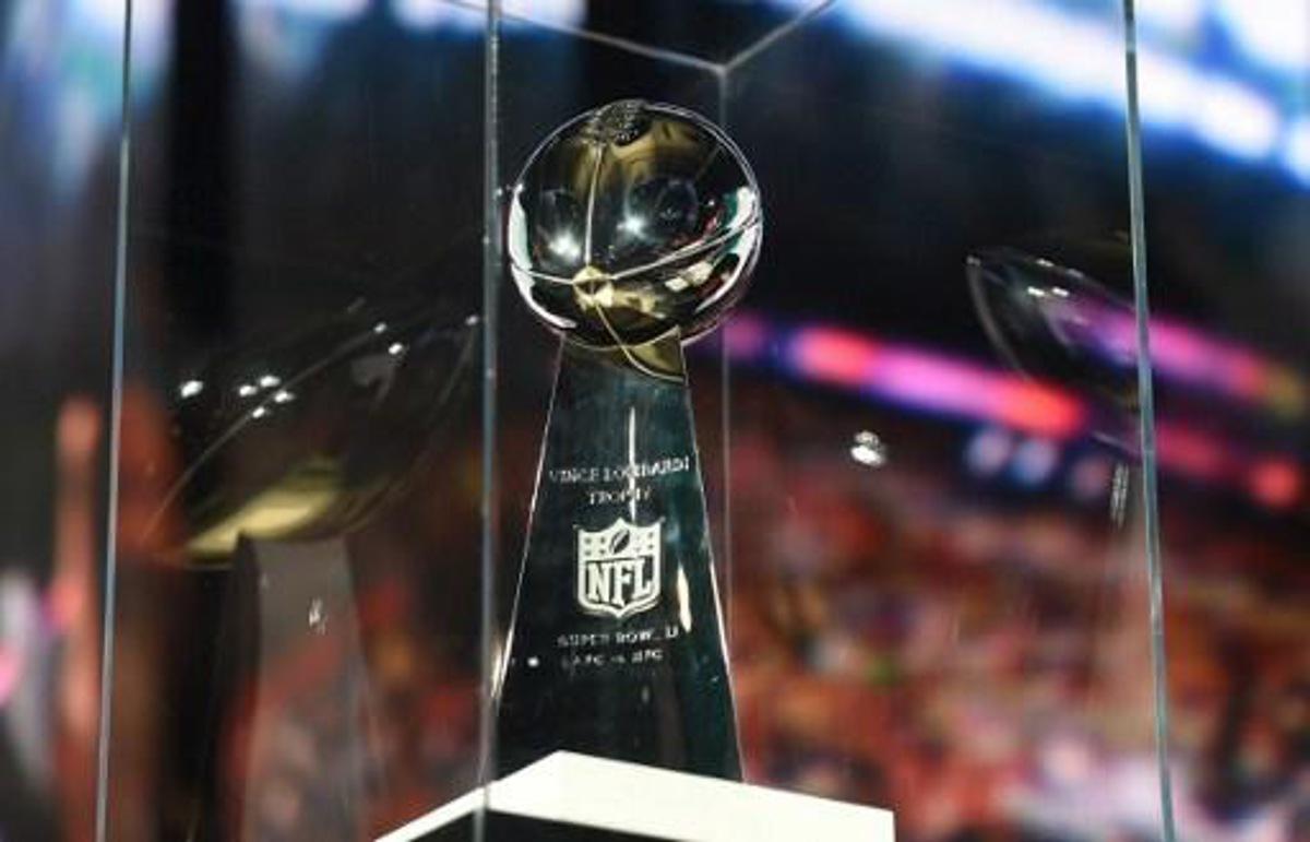 The Vince Lombardi Trophy is viewed at the NFL Experience at the George R. Brown Convention Center February 3, 2017 in Houston, Texas two days before the New England Patriots play the Atlanta Falcons in Super Bowl 51.
TIMOTHY A. CLARY / AFP
