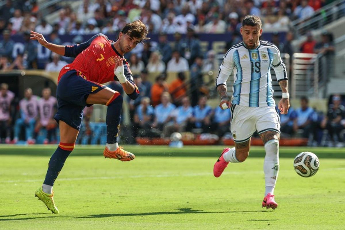 Spain's forward #07 Ferran Torres shoots and misses a chance during the 2026 World Cup football tournament final match between Spain and Argentina at the New York/New Jersey Stadium in East Rutherford on July 19, 2026. Odd ANDERSEN / AFP