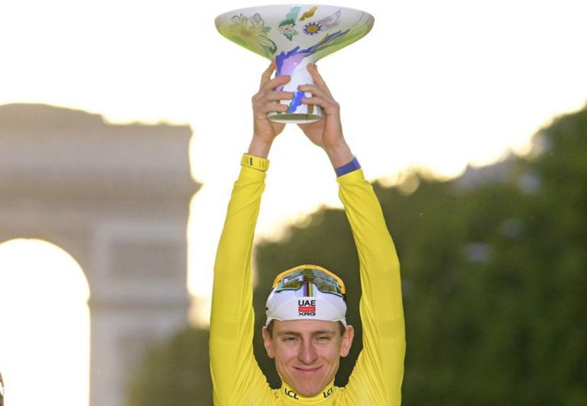 UAE Team Emirates - XRG's Slovenian rider Tadej Pogacar celebrates on the podium with the overall leader's yellow jersey after the 21st stage of the 113th edition of the Tour de France cycling race, 88,7 km starting and finishing in Paris, on July 26, 2026. Bernard PAPON / POOL / AFP