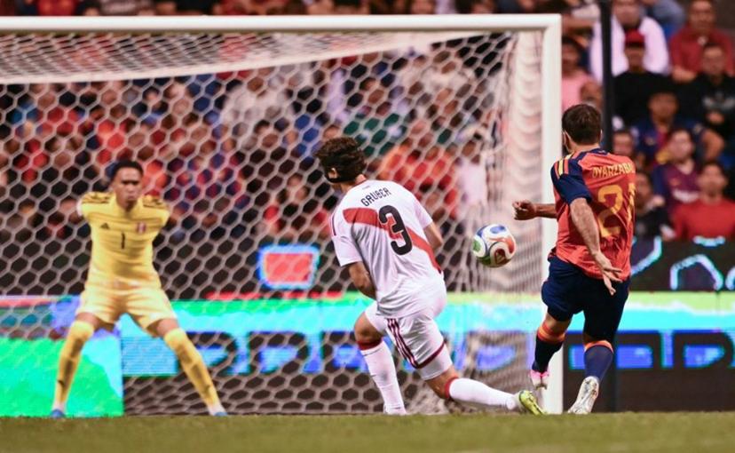 Spain's forward #21 Mikel Oyarzabal scores his team's first goal during the international friendly football match between Peru and Spain at Cuauhtemoc Stadium in Puebla, Mexico, on June 8, 2026. CARL DE SOUZA / AFP