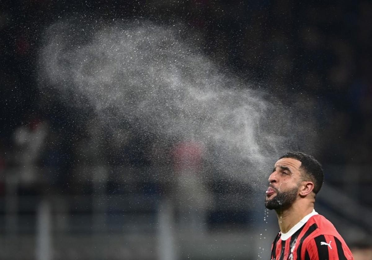 Milan's British defender #32 Kyle Andrew Zac Walker spits water during the Italian Cup semi-final first leg football match between AC Milan and Inter Milan at San Siro stadium in Milan, on April 2, 2025. Isabella BONOTTO / AFP