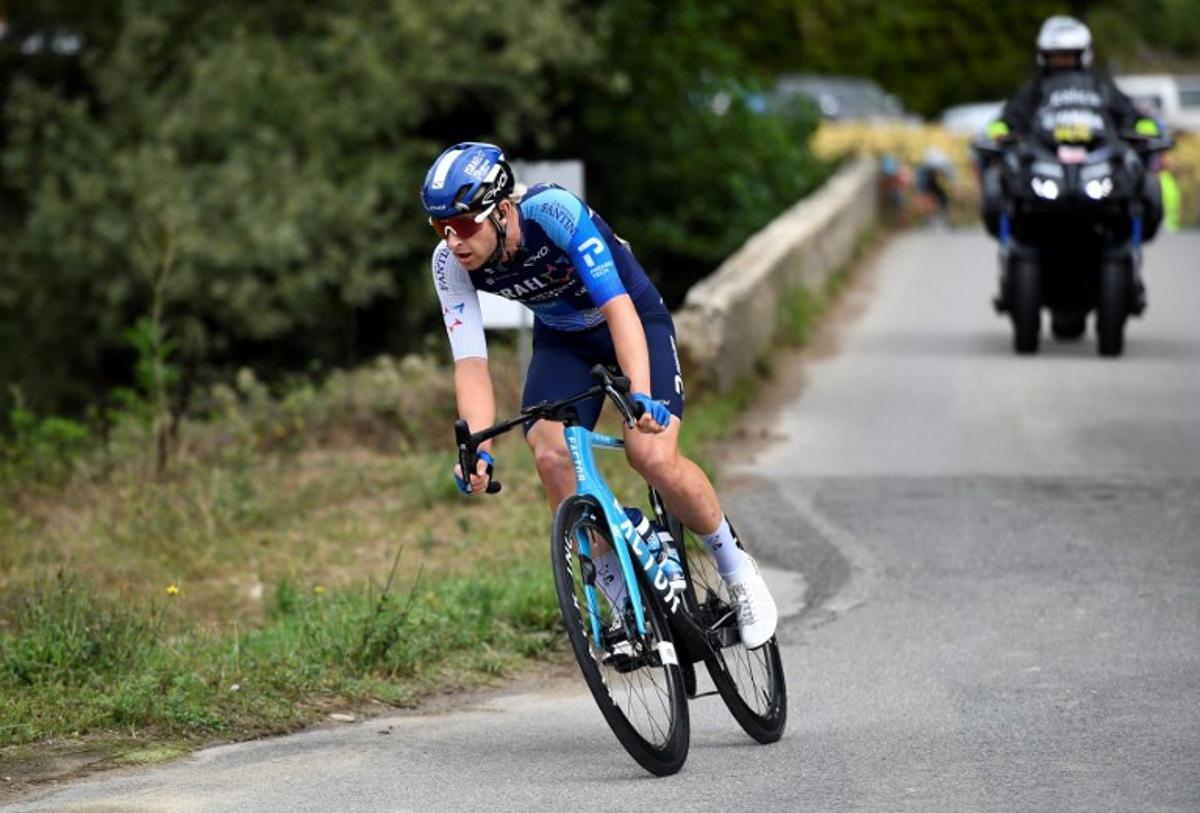 Team Israel Premier Tech 's Riley Sheehan escapes from the pack during the stage 18 of the Vuelta a Espana, a 179,5 km race between Vitoria-Gasteiz and Maeztu, on September 5, 2024. ANDER GILLENEA / AFP