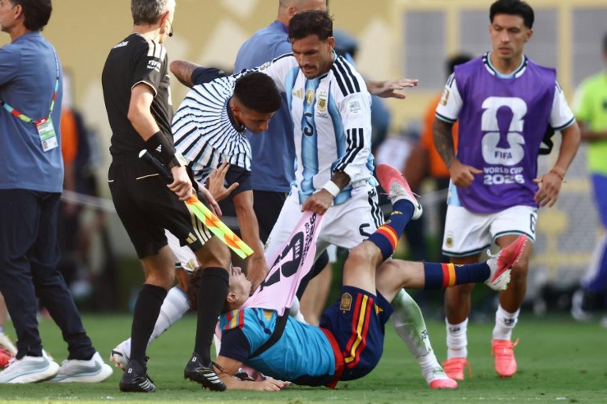 Argentina's midfielder #05 Leandro Paredes (top) clashes with Spain's midfielder #09 Gavi during the 2026 World Cup football tournament final match between Spain and Argentina at the New York/New Jersey Stadium in East Rutherford on July 19, 2026. CHARLY TRIBALLEAU / AFP